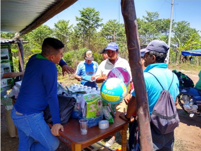 Capacitación técnica de MABATEC a agricultores en campo